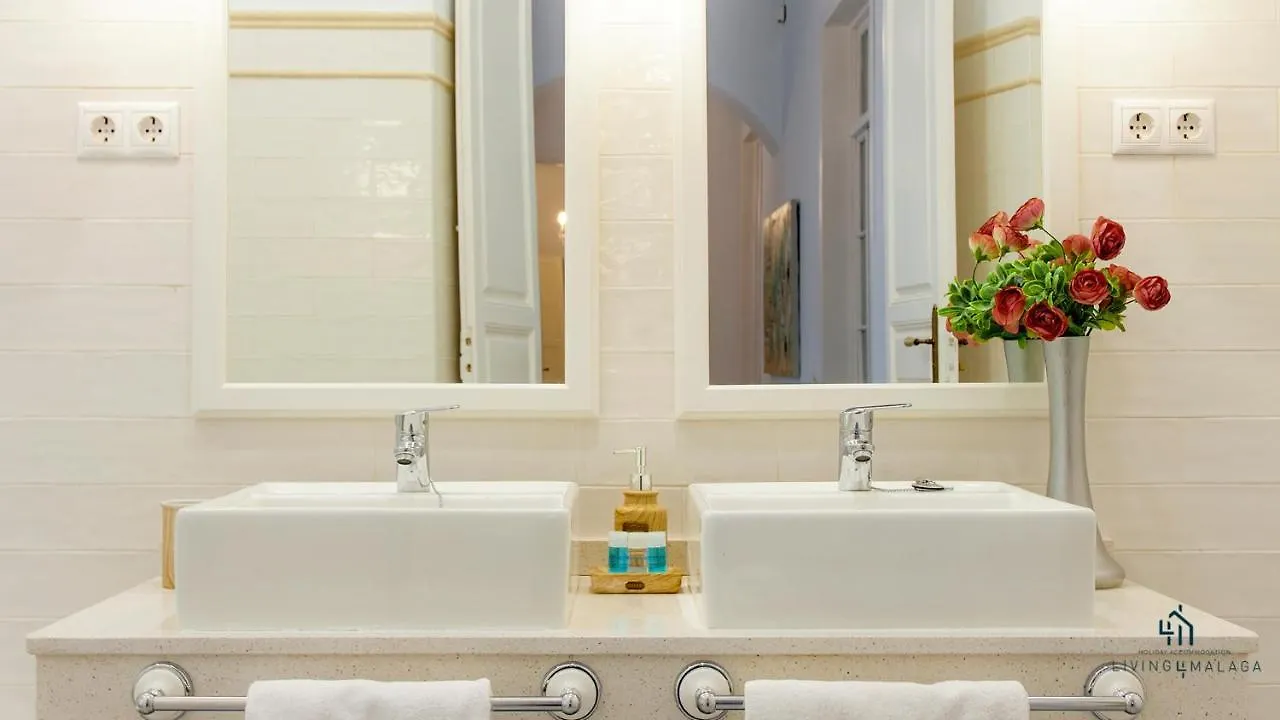 Living4Malaga Aduana Presidential Apartment